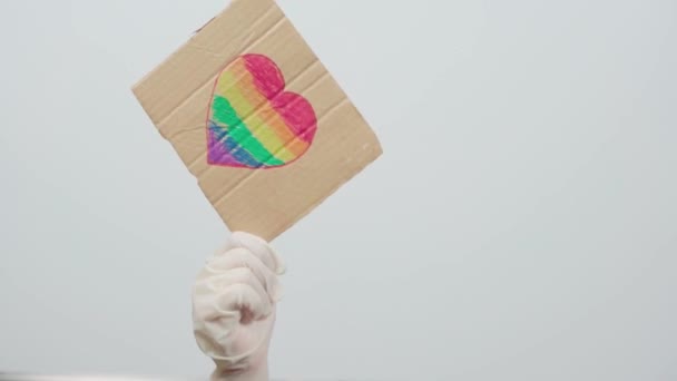 Dia Orgulho Trabalhador Sistema Saúde Lgbtq Amigável Segurando Cartaz Artesanal — Vídeo de Stock