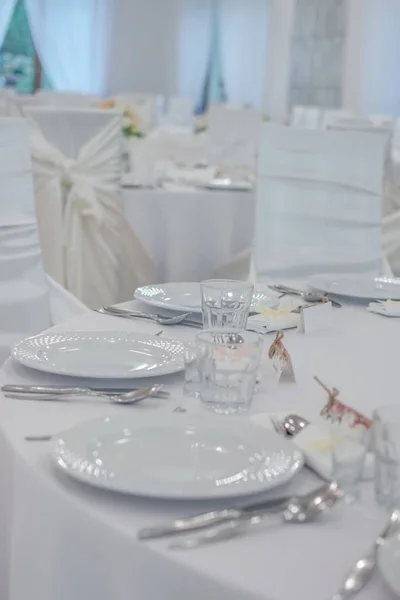 bir yuvarlak düğün masada sofra