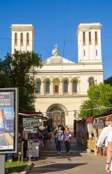 Aziz Petersburg. - Rusya. Ağustos 2015: Nevsky Prospect boyunca yürüyüş