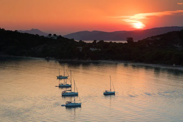 Pôr do sol na praia de Koukounaries em Skiathos — Fotografia de Stock