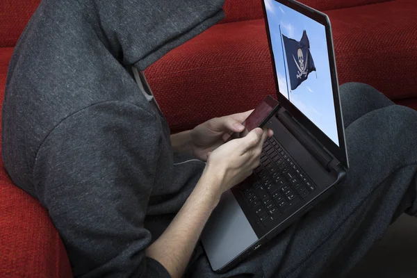 Parola ve kimlik çalmak hacker