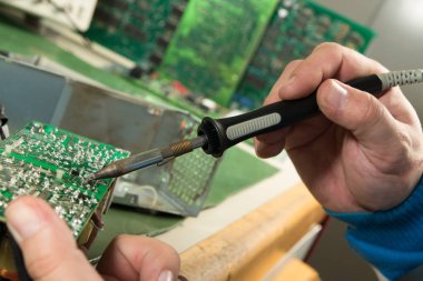 Elektronik devre kartı lehimleme
