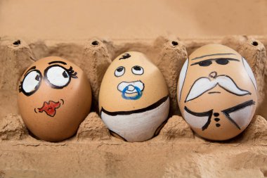 Mutlu yumurta yüz aile 