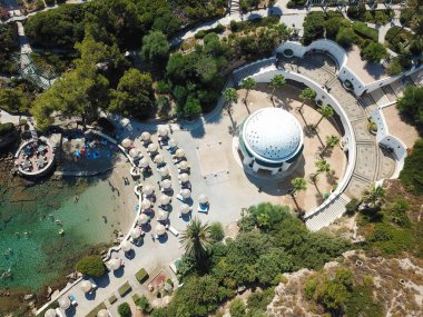 Yunanistan 'ın Rodos kentindeki Kallithea Springs ve termlerinin üst manzarası