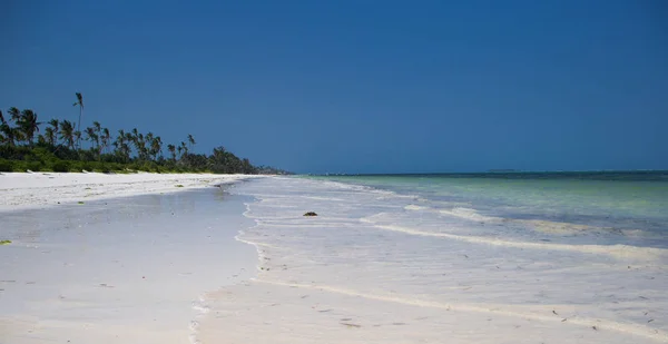 Vad szűz fehér Sandy Beach Zanzibár Afrika — Stock Fotó