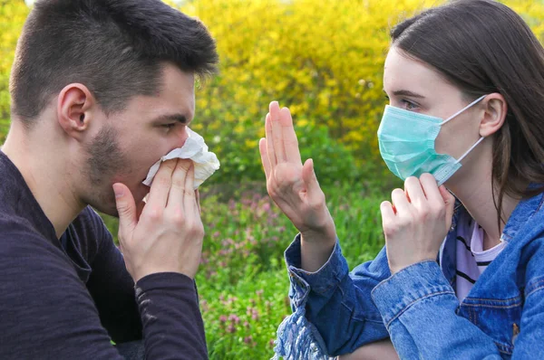 Stop Covid Pandemic Girl Protective Mask Sneezing Boy Floral Park — Stock Photo, Image