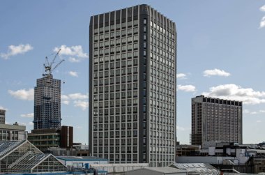 Aralarında Whitgift Merkezi 'nin ofis binalarından biri ve Croydon, Güney Londra' daki Nestle 'nin eski karargahı da yer alıyor..