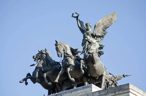 Statua Quadriga Della Vittoria Alata Sella Carro Quattro Cavalli Sulla — Foto Stock