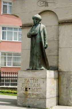 İSTANBUL, TURKEY - 5 Haziran 2016: Fatih Sultan Mehmet Anıtı, İstanbul 'un Edirnekapi ilçesinde Fatih Sultan Mehmet olarak da bilinir. Halka açık anıt, kaldırımdan izleniyor..  