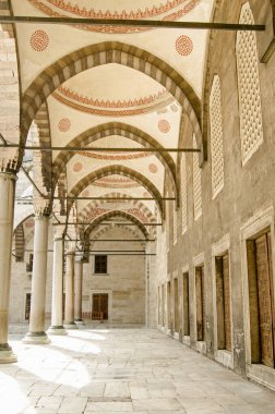Mavi Cami 'deki Colonnade, Sultan Ahmet Camii, İstanbul, Türkiye.