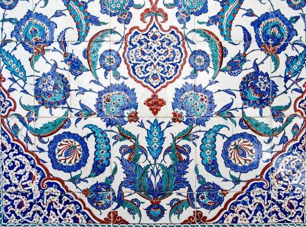 Прекрасна Плитка Ізніка Прикрашає Зовнішню Частину Гробниці Султана Мурада Iii — стокове фото