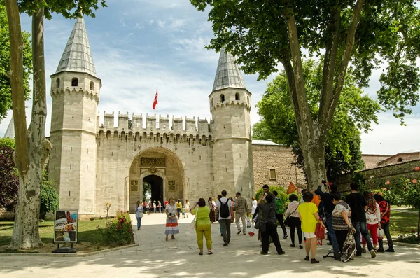Estambul Turquía Junio 2016 Multitud Turistas Disfrutando Los Espectaculares Terrenos — Foto de Stock