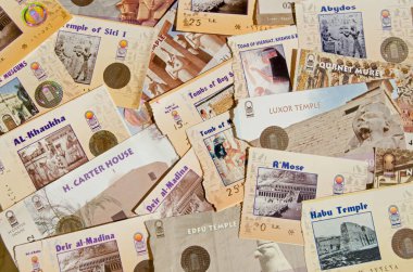 LUXOR, EGYPT - 11 Şubat 2017: Mısır 'daki Nil Nehri boyunca çeşitli müzeler, mezarlar ve tapınaklar için bir bilet seçimi.