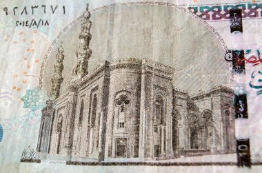 Kahire 'deki El Rifai Camii' nin ayrıntıları on sterlinlik Mısır banknotunun arkasında. Kullanılmış banknot, belli bir açıyla çekilmiş..