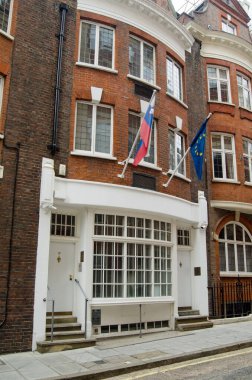 LONDON, İngiltere - 15 Temmuz 2017: Slovenya 'nın Westminster, Londra Büyükelçiliği Cephesi.  