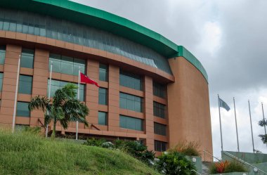 Scarborough, Tobago 'da hava bulutlu bir öğleden sonra Shaw Park Kültür Kompleksi' nin cephesi. 11 Ocak 2019. Mekan müzik ve spor etkinliklerine ev sahipliği yapıyor..