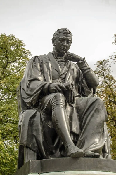 Monument Statue Vaccine Pioneer Edward Jenner Who Developed Innoculation Smallpox — Stock Photo, Image