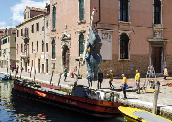 Venedig Italien Mai 2019 Eine Große Bronzeskulptur Eines Pferdekopfes Namens — Stockfoto
