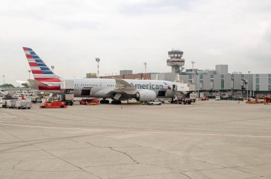 VENICE, İtalya - 22 Mayıs 2019: Amerikan Havayolları Boeing 787-8 Dreamliner Marco Polo Havaalanı, Venedik, İtalya.