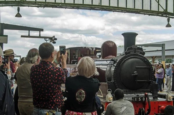 Londra Ngiltere Haziran 2019 Ealing Broadway Stasyonu Giden Son Buharlı — Stok fotoğraf