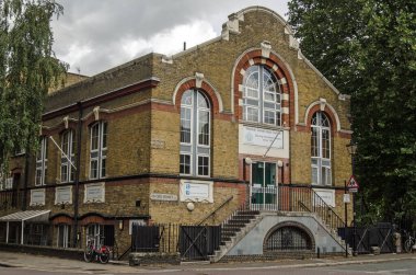 Londra, İngiltere - 20 Temmuz 2019: Southwark, Londra 'daki tarihi Webber Sokak Evsizler Merkezi.