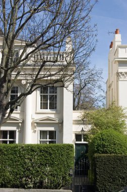 Ünlü İngiliz besteci Sir Lennox Berkeley 'in (1903 - 1989) eviydi. Küçük Venedik, Paddington, Batı Londra.