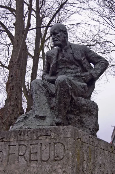 Statue Publique Psychanalyste Sigmund Freud Vue Depuis Trottoir Hampstead Nord — Photo