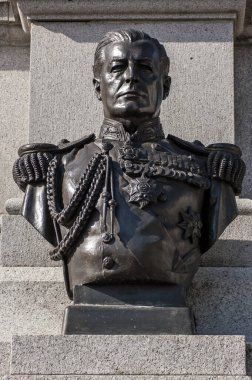 Birinci Dünya Savaşı 'nda Jutland Muharebesi' nde Filo Amirali ve kahraman olan savaş kahramanı David Beatty 'nin anıtı. 1948 'den beri Westminster, Trafalgar Meydanı' nda sergileniyor..