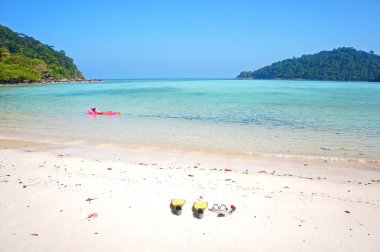 Mu Koh Surin Milli Parkı Adası, Phang Nga ilinde, Tayland, 11 Nisan 2016 plaj deniz maskesi fin yüzmek Dalış Şnorkel yaz açık sakin ol