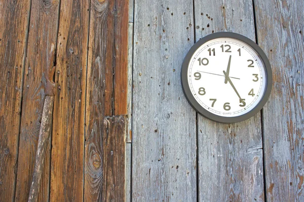 Clock Wood Background Afternoon Time — Stock Photo, Image