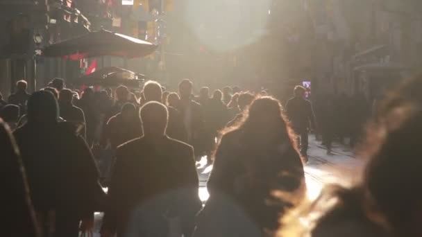 Människor shopping i Istiklal, Istanbul city, November 2016, Turkiet — Stockvideo