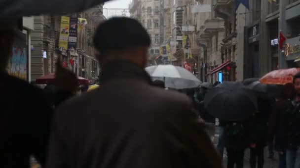 Människor som gick på gatan, November 2016, Istiklal Street, — Stockvideo