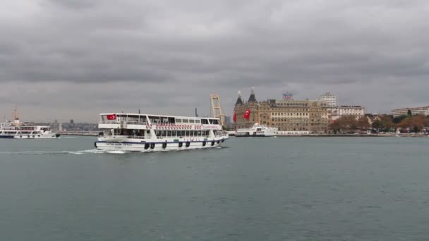 Sky scheepvaart zicht op zee, istanbul stad, reizen — Stockvideo