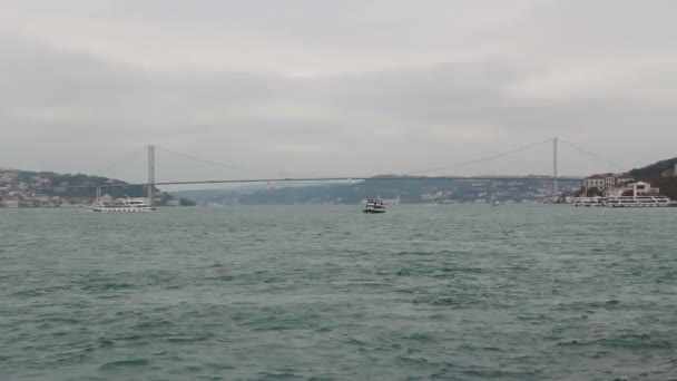 Couds gün, Deniz Manzaralı, stanbul şehir hayatı, Nisan 2016, Türkiye — Stok video