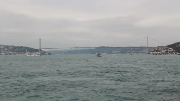 Couds tag, meerblick, stadtleben in stanbul, april 2016, türkei — Stockvideo