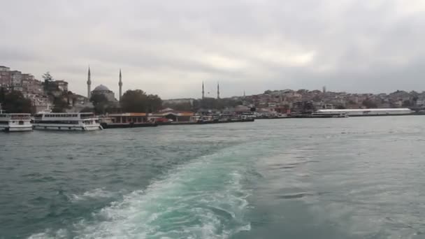Suivez derrière Ferry pendant votre voyage — Video
