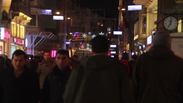 Människor shopping i Istiklal Street, Istanbul City, Turkiet — Stockvideo