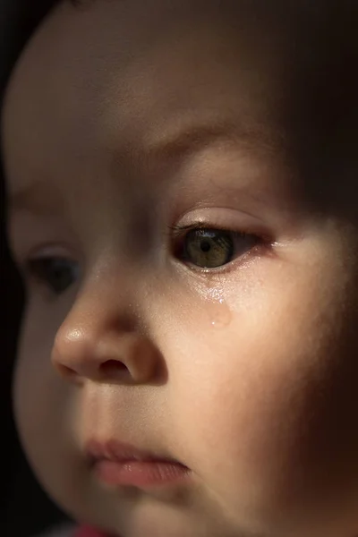 Smutną twarz dziecka. Łzy na twarzy — Zdjęcie stockowe