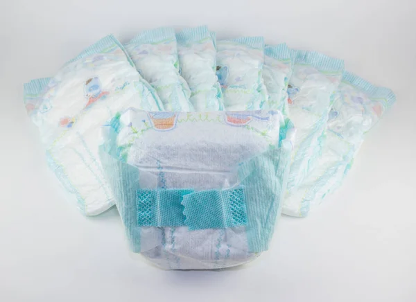 Fraldas para bebês em um fundo branco — Fotografia de Stock