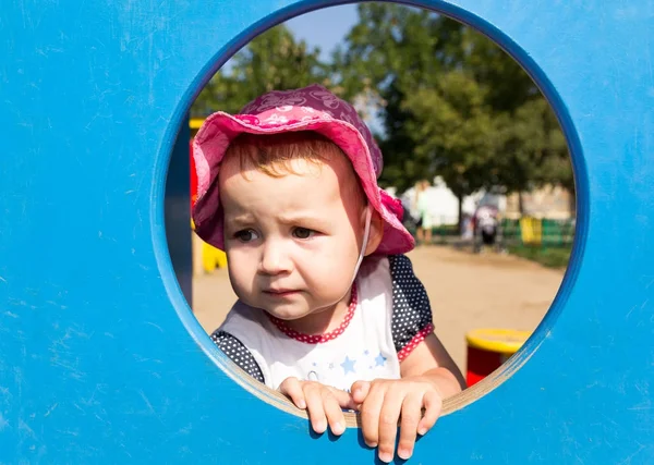 Retrato de un bebé triste —  Fotos de Stock