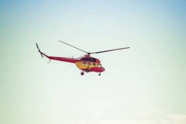 Engels, Rusya - 19 Ağustos 2017: Hava Filosu gün. Uçuşta, havadaki helikopter
