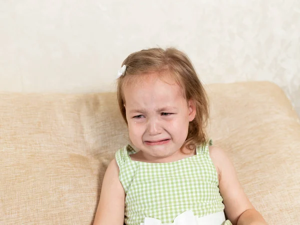 The baby is crying. the child is upset. tears on eyes — Stock Photo, Image