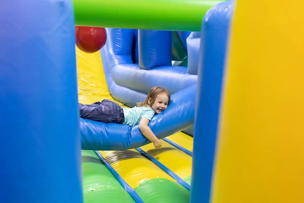 Child plays fun in the entertainment center. Game center — Stock Photo, Image