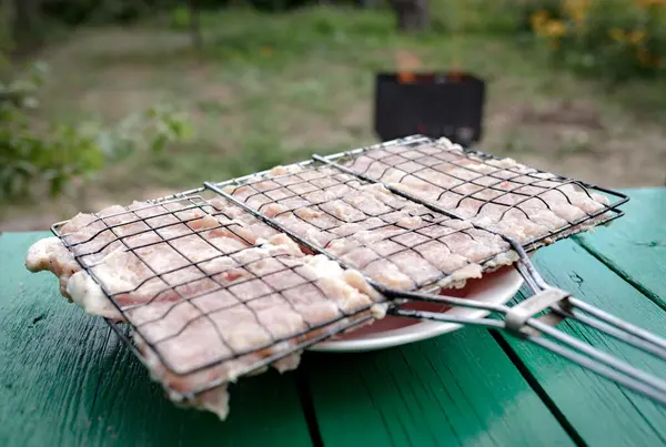 Syrové Maso Grilu Maso Připraveno Smažení — Stock fotografie