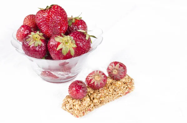 Crunchy rice bar with strawberry — Stock Photo, Image