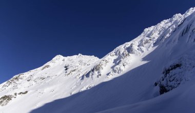 Fagarasi, Romanya, Balea Gölü karlı dağlar