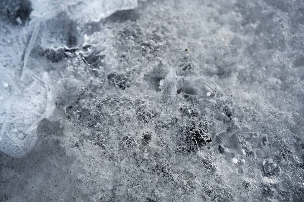 春天的背景-meltinh 和开裂冰 — 图库照片