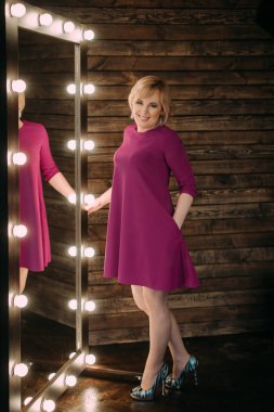 Mutlu güzel yaşlı kadın portresi 