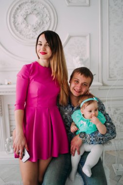 Stüdyoda birlikte vakit güzel aile portresi