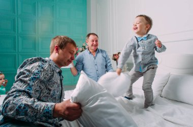 Dedesi baba ve oğul gülen ve having fun